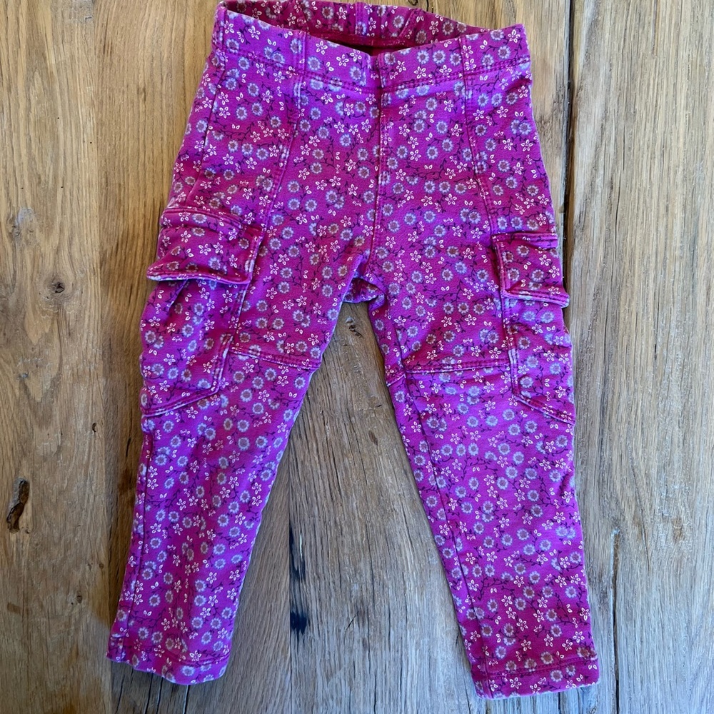 tea. Size 2T (girls). Fuchsia pink w floral design cargo jogger pant